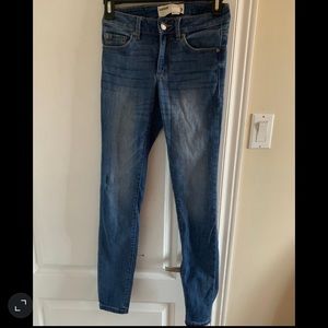 Garage size 0 queen blue skinny jeans